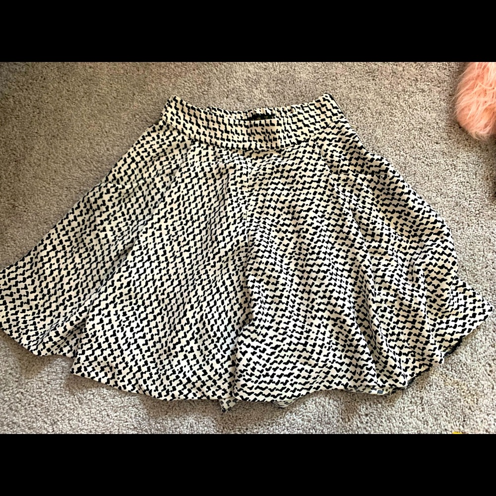 Zara Basic black/white print skirt size XS